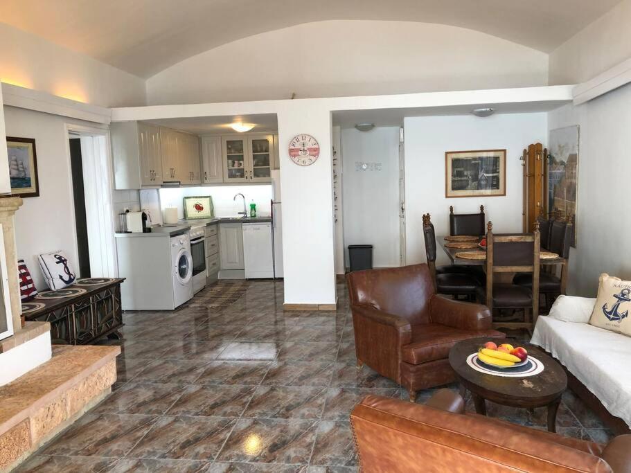 Sea View Apartment With Swimning Pool 梅松吉 外观 照片